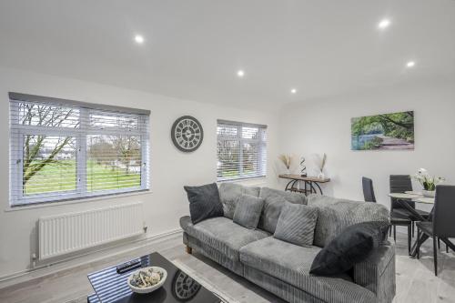 a living room with a gray couch and a table at Chic & Cosy 2 Bed Maisonette with Freeparking near Chelmsford City Centre in Chelmsford