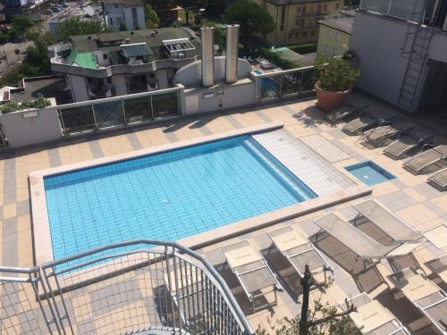 an overhead view of a swimming pool on a building at Eraclea Palace Hotel 4 stelle S in Eraclea Mare