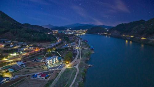 a view of a river at night at Chuncheon The Van Pool Villa in Chuncheon