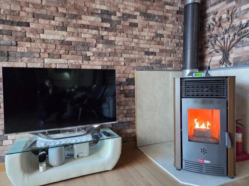 a living room with a tv and a fireplace at Yangpyeong Mulsori Supbaram in Yangpyeong