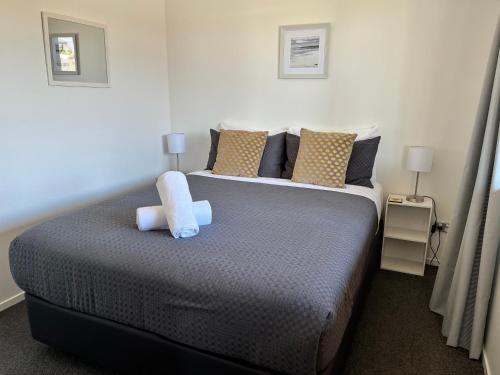 a bedroom with a large bed with two teddy bears on it at Mountain views on Mackenzie in Twizel