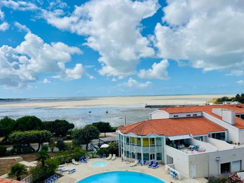 Appartement avec vue mer et piscine, 4 personnes - FR-1-709-101