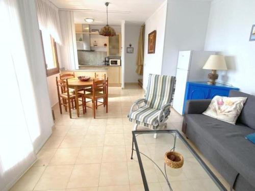 Bel appartement à Canyelles Petites avec terrasse, barbecue et parking pour 6 personnes