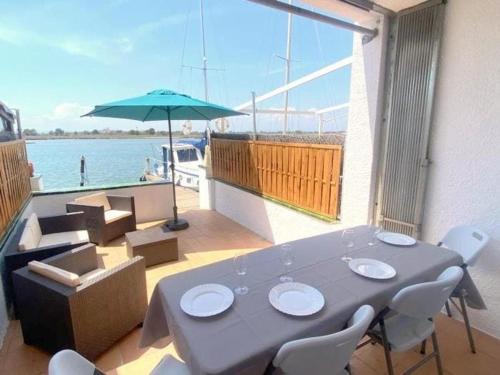 Casa adosada 5 habitaciones en Roses, cerca del centro con terraza y canal - HISP-312-94