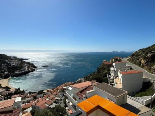 Encantador apartamento de 2 hab. con terraza y parking en Roses - HISP-312-106