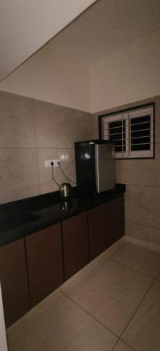 a kitchen with a microwave and a television on a counter at Hangang M building in Avati