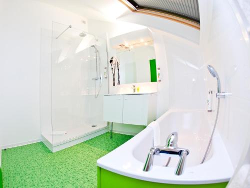 Koupelna v ubytování ibis Styles Sarrebourg