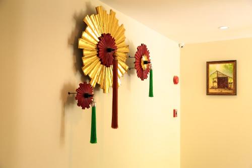 a wall decoration of flowers on a wall at Viangluang Resort in Chiang Mai