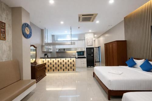 a large bedroom with a bed and a kitchen at KS Residence Patong in Patong Beach