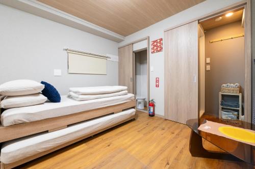 Llit o llits en una habitació de Pagi Hotel