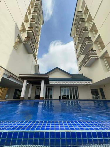 a view of a swimming pool in front of a building at Twin Lakes Tagaytay Staycation by JC Staycation in Balibaguhan