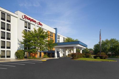 a rendering of the front of a hotel at Hampton Inn - York in York