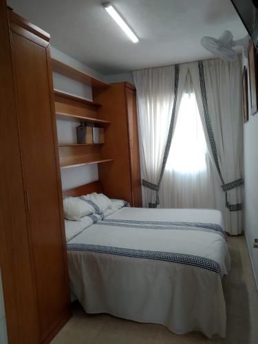 Habitación privada en apartamento compartido Teatinos Pilar planta baja