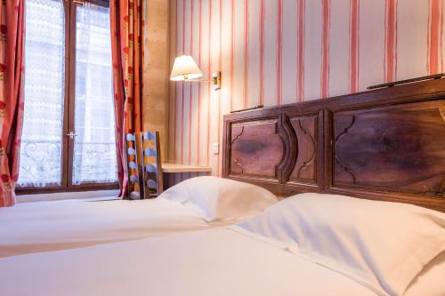 Postel nebo postele na pokoji v ubytování Hotel du Lys