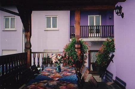 a building with a vase of flowers on a balcony at A l'étoile d'or in Batzendorf
