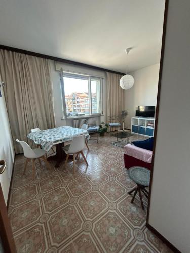 a living room with a table and a couch at Dalla Torre al mare in Cervia
