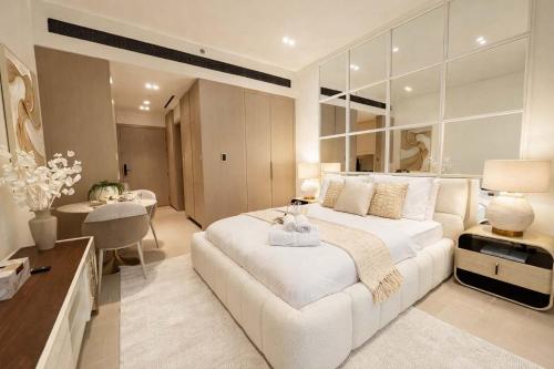 Contemporary Studio with Premium Design in JVC