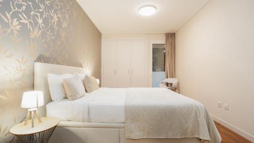 Gardenia - Pool Modern APT by LovelyStay