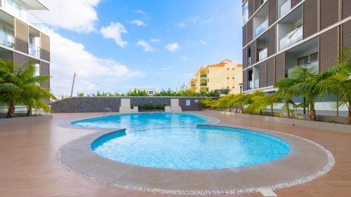 Gardenia - Pool Modern APT by LovelyStay