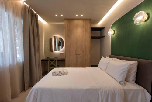 Heart of Heraklion Studio with Balcony Walking Distance to All Sites