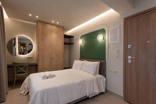 Heart of Heraklion Studio with Balcony Walking Distance to All Sites