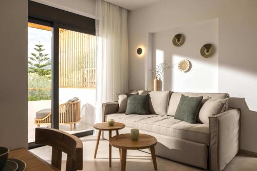 Olive & Tulip Suites- Modern First-Floor Apartment with Sea View