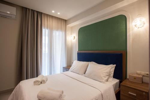 Heart of Heraklion 1BR Apt with Balcony Walking Distance to All Sites
