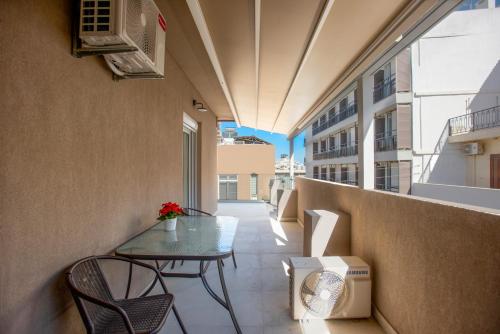 Heart of Heraklion 1BR Apt with Balcony Walking Distance to All Sites