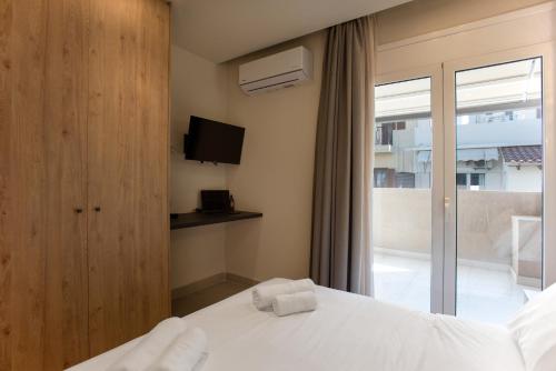 Heart of Heraklion 1BR Apt with Balcony Walking Distance to All Sites