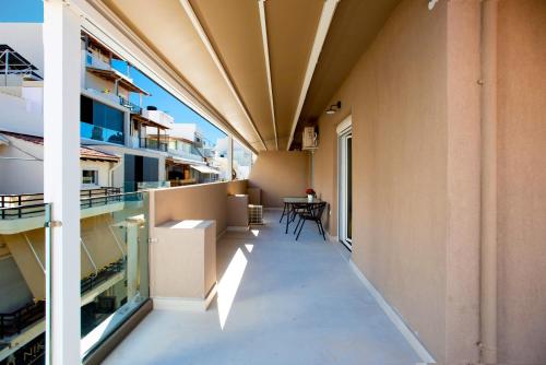 Heart of Heraklion 1BR Apt with Balcony Walking Distance to All Sites