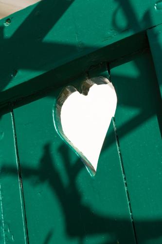 a white heart hanging from a green bench at Le Hameau in Saint-Paul-de-Vence