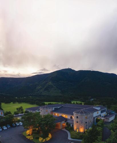 an aerial view of a building with a mountain in the background at Hakone Sengokuhara Prince Hotel in Hakone