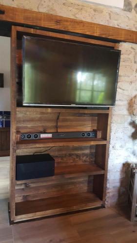 a flat screen tv on a wooden entertainment center at La Mora Casa de Campo in Huasca de Ocampo