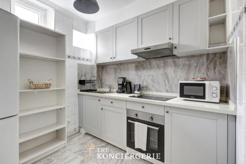 Prestige parisien proche de lArc de Triomphe