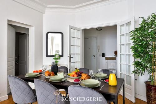 Prestige parisien proche de lArc de Triomphe