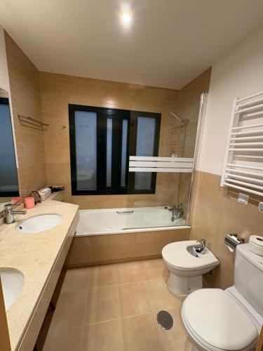 a bathroom with two sinks and a toilet and a tub at Sonne - Golf - 4Pers - Komfort - Apartments in Fuente-Álamo de Murcia