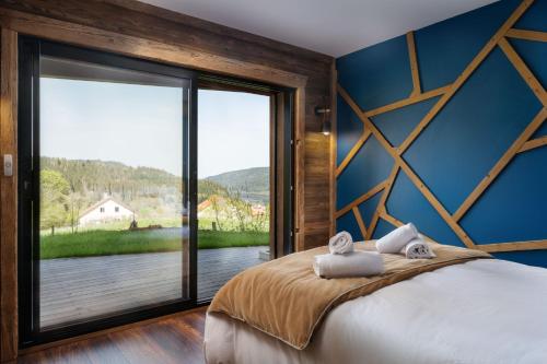 Chalet Bellevue, piscine intérieure, spa, vue lac