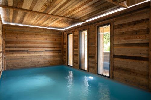 Chalet Bellevue, piscine intérieure, spa, vue lac