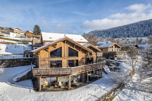 Chalet Bellevue, piscine intérieure, spa, vue lac