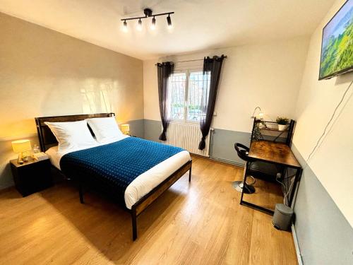 Chambre privée chez particulier - Parking & TV - Tram L3 - WIFI