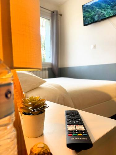 Chambre privée chez particulier - Parking & TV - Tram L3 - WIFI