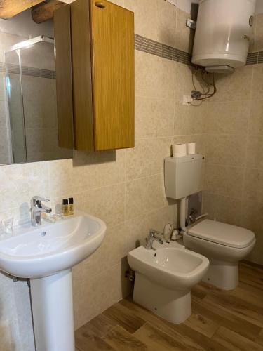 a bathroom with a sink and a toilet at Cá Scirocco in Ca Grignella