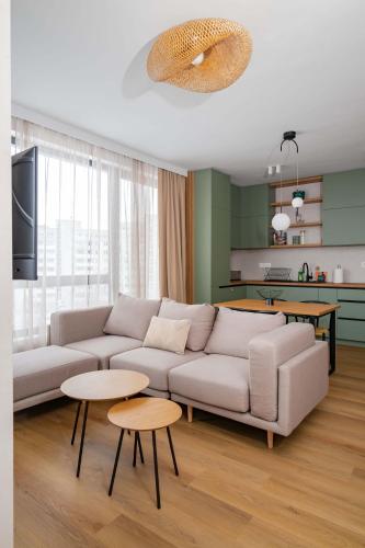 Spacious 2BR Apartment - Modern Design