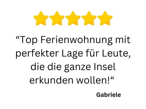 a screenshot of a whisper app with four yellow stars at Casa Ueberall - Ruhige DG-Ferienwohnung für 2 Erwachsene in Burg - Balkon mit Abendsonne, hochwertige Ausstattung, überdachter E-Bike-Stellplatz, Nähe zur Altstadt & Restaurants in Fehmarn