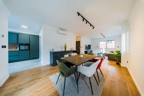 Zagreb 205 - 3 Bedroom - Parking - Two-level - New - Apartment - Flexible Keybox Entry - Modern - Monthly Rent - WiFi
