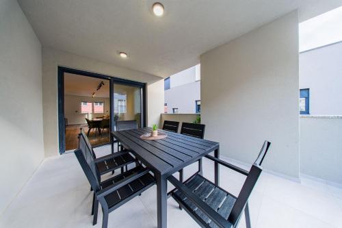 Zagreb 205 - 3 Bedroom - Parking - Two-level - New - Apartment - Flexible Keybox Entry - Modern - Monthly Rent - WiFi