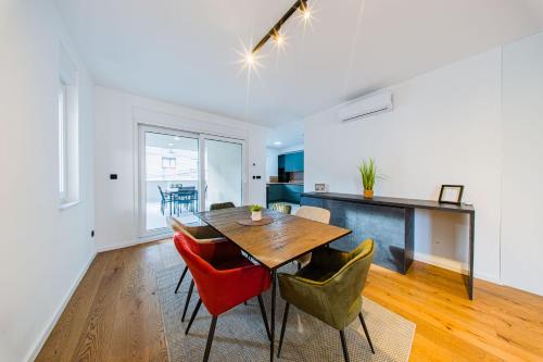 Zagreb 205 - 3 Bedroom - Parking - Two-level - New - Apartment - Flexible Keybox Entry - Modern - Monthly Rent - WiFi