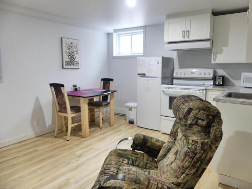 a living room with a couch and a kitchen with a table at Small comfortable apartment in Saint-Nazaire