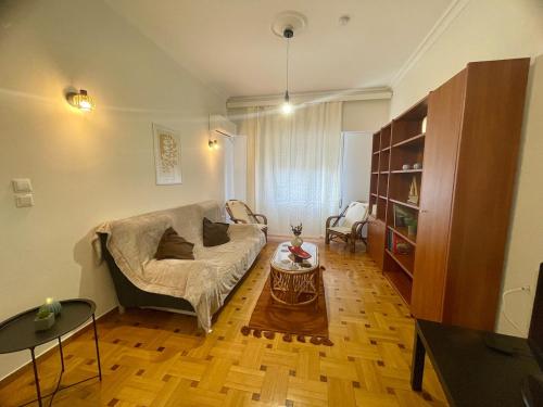 Tranquil Athenian Home - City Center