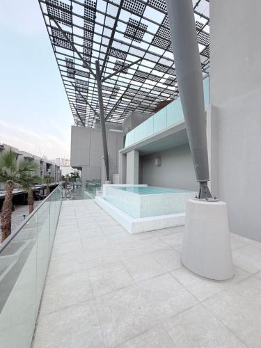 Modern 2BR House , Pool , 3 Baths, Balconies